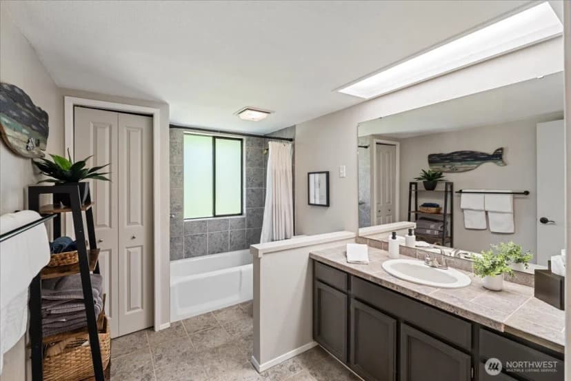 Property photo for 25007 Se Mirrormont Way, Issaquah photo 14