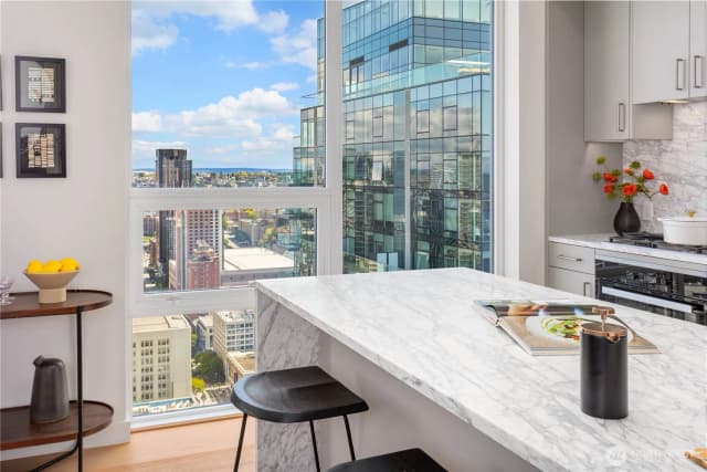 Property photo for 121 Stewart Street #3402, Seattle photo 3