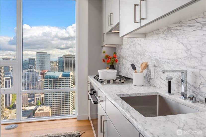 Property photo for 121 Stewart Street #3402, Seattle photo 10