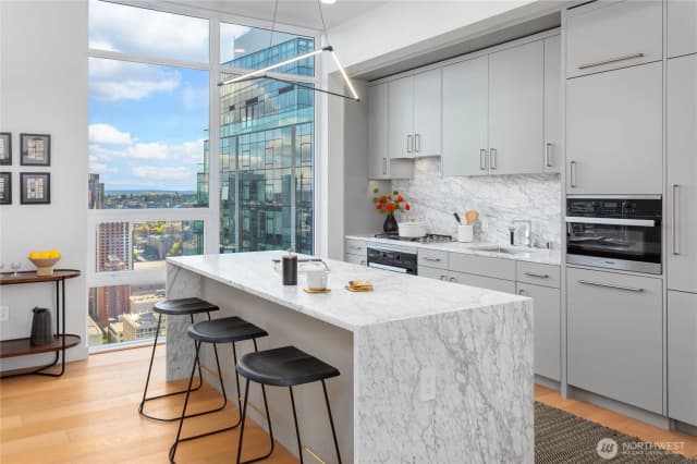 Property photo for 121 Stewart Street #3402, Seattle photo 2