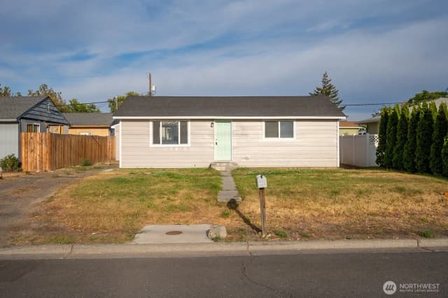 Property photo for 1222 Se A Street, Ephrata