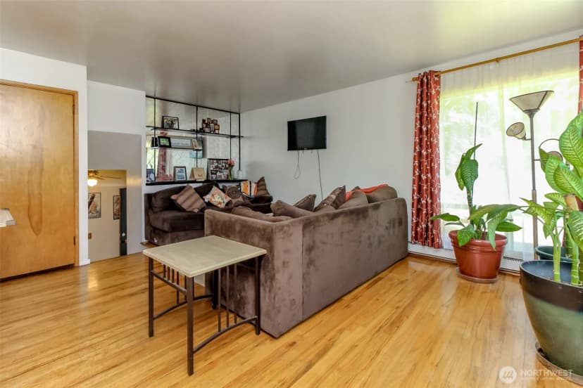 Property photo for 2633 Lake Youngs Court Se, Renton photo 3