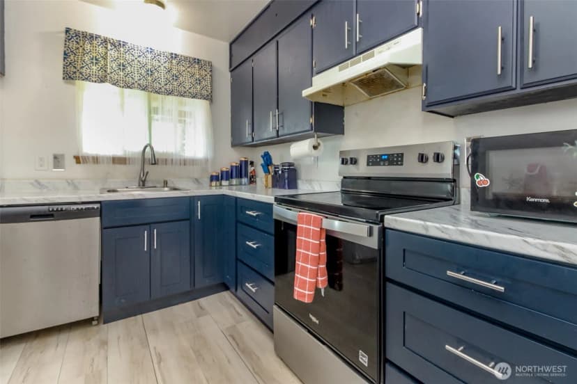 Property photo for 2633 Lake Youngs Court Se, Renton photo 6