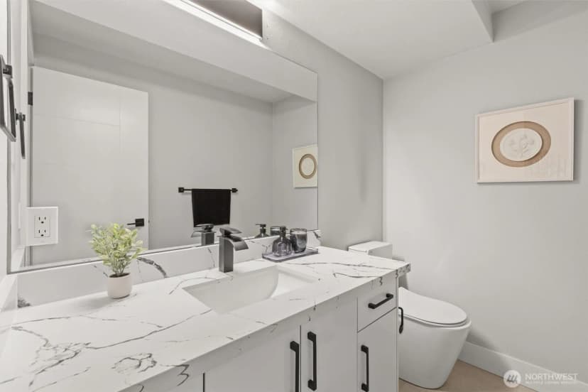 Property photo for 10345 36th Avenue Ne, Seattle photo 17
