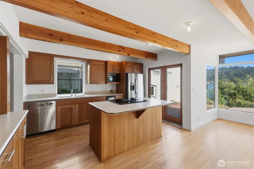 Property photo for 2618 W Lake Sammamish Parkway Ne, Redmond photo 14
