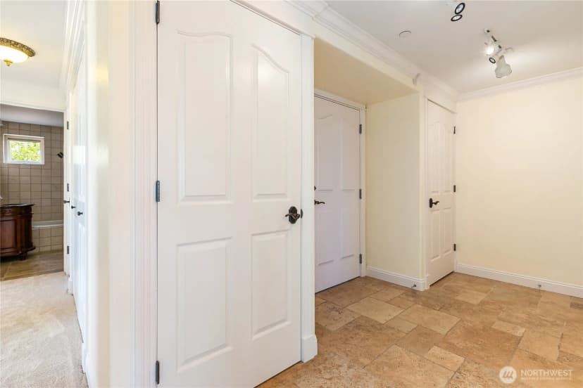 Property photo for 1301 W Holly Street #302, Bellingham photo 4