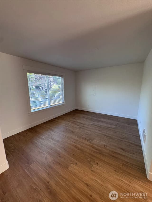 Property photo for 1869 Johnson Avenue, Dupont photo 2