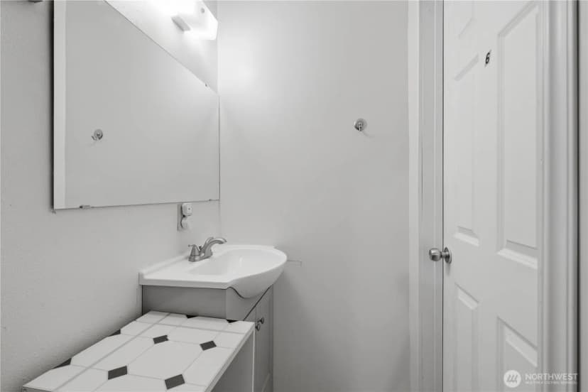 Property photo for 16068 Greenwood Avenue N, Shoreline photo 18