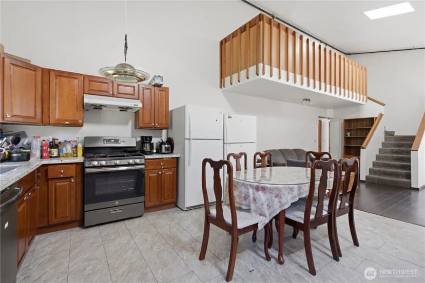 Property photo for 16068 Greenwood Avenue N, Shoreline photo 28
