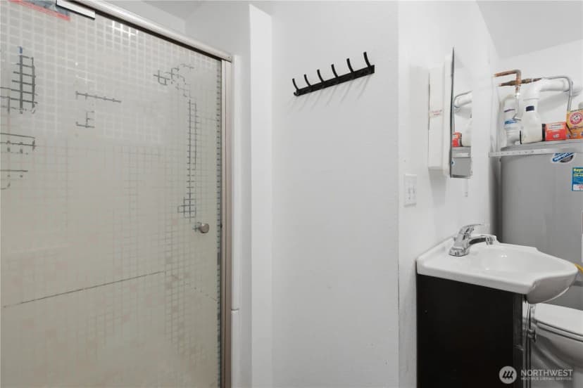 Property photo for 16068 Greenwood Avenue N, Shoreline photo 9