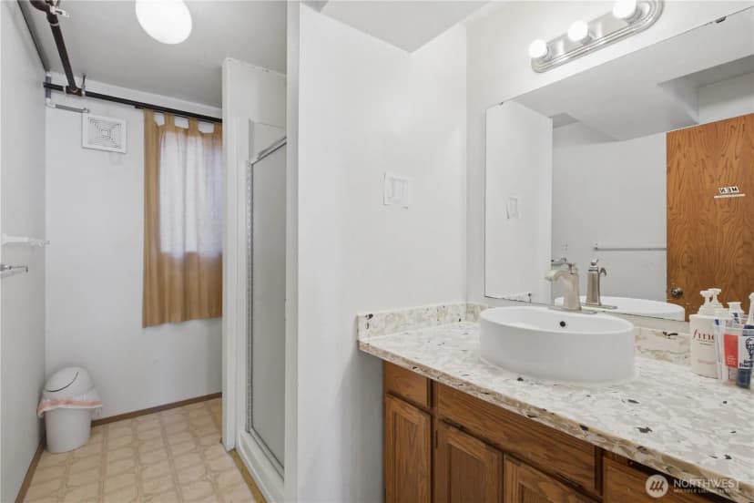Property photo for 16068 Greenwood Avenue N, Shoreline photo 19