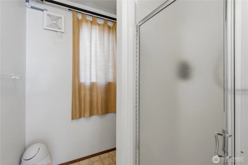 Property photo for 16068 Greenwood Avenue N, Shoreline photo 20