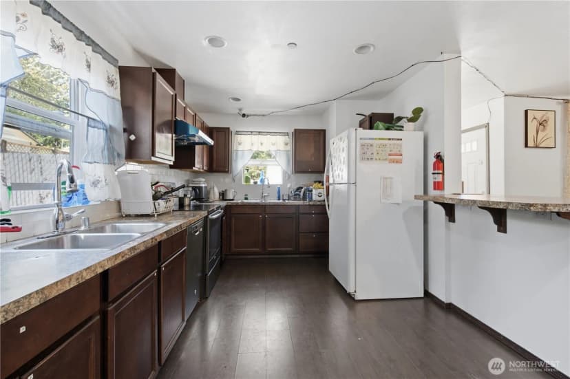Property photo for 16068 Greenwood Avenue N, Shoreline photo 6