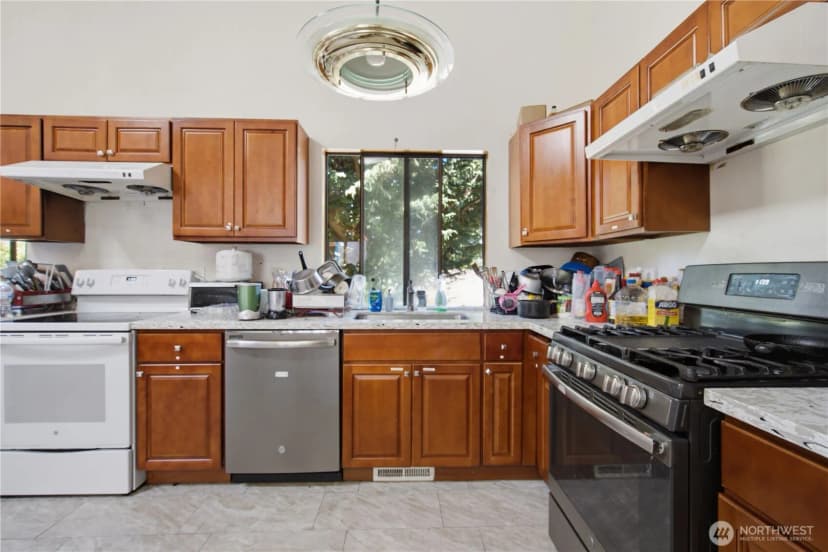 Property photo for 16068 Greenwood Avenue N, Shoreline photo 27