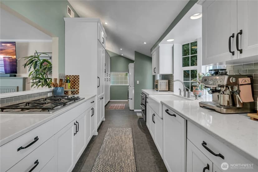 Property photo for 13041 25th Avenue Ne, Seattle photo 14