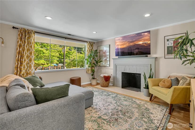 Property photo for 13041 25th Avenue Ne, Seattle photo 8