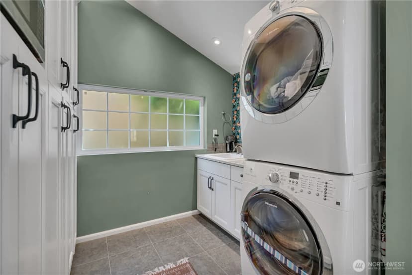 Property photo for 13041 25th Avenue Ne, Seattle photo 18