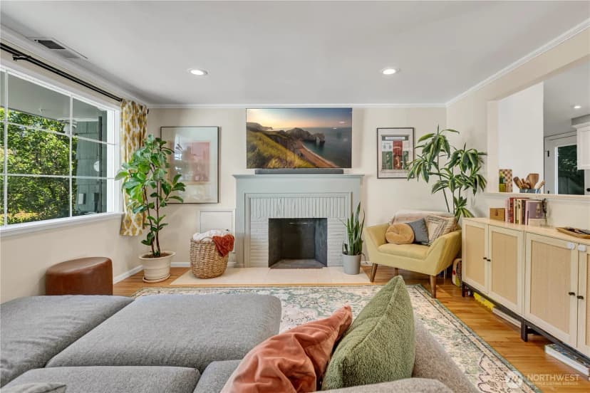 Property photo for 13041 25th Avenue Ne, Seattle photo 7
