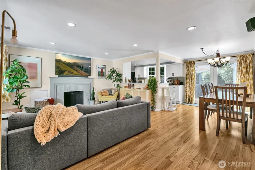 Property photo for 13041 25th Avenue Ne, Seattle photo 6
