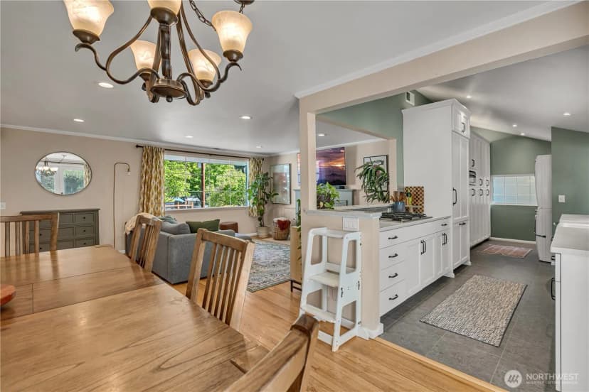 Property photo for 13041 25th Avenue Ne, Seattle photo 12