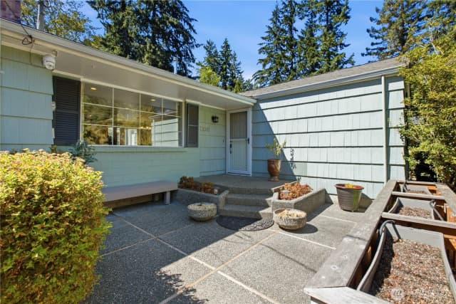 Property photo for 13041 25th Avenue Ne, Seattle photo 2