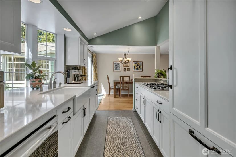Property photo for 13041 25th Avenue Ne, Seattle photo 15