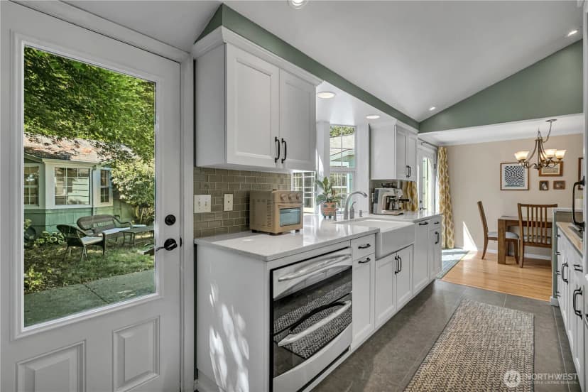 Property photo for 13041 25th Avenue Ne, Seattle photo 17