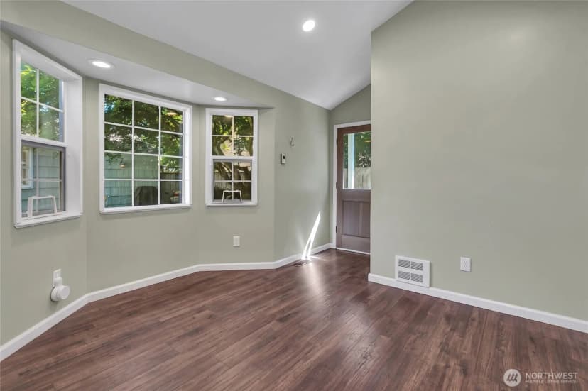 Property photo for 13041 25th Avenue Ne, Seattle photo 29