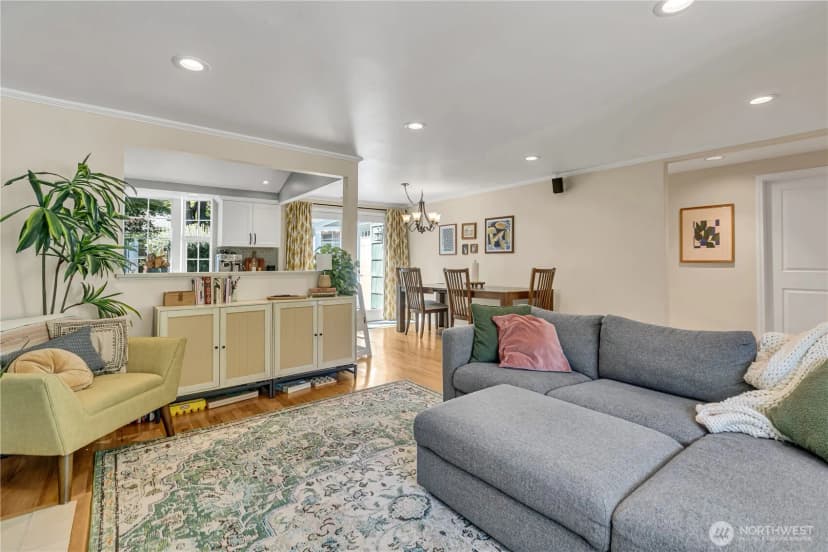 Property photo for 13041 25th Avenue Ne, Seattle photo 9