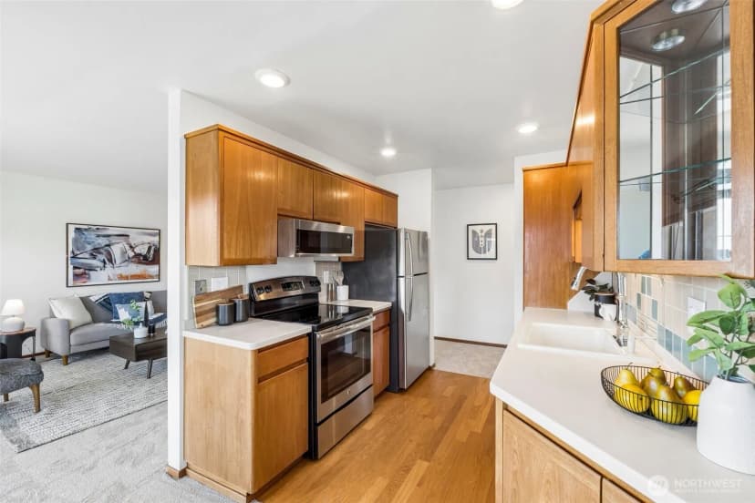 Property photo for 6421 Lake Washington Boulevard Ne #301, Kirkland photo 14