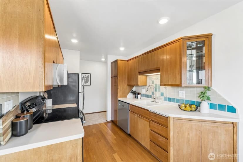Property photo for 6421 Lake Washington Boulevard Ne #301, Kirkland photo 13