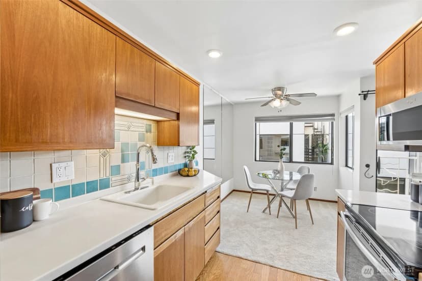Property photo for 6421 Lake Washington Boulevard Ne #301, Kirkland photo 12