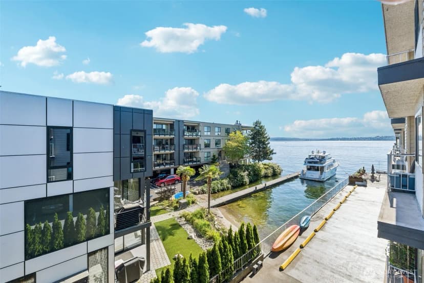 Property photo for 6421 Lake Washington Boulevard Ne #301, Kirkland photo 4
