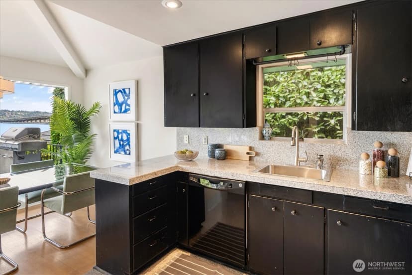 Property photo for 1302 Lakeside Avenue S, Seattle photo 15