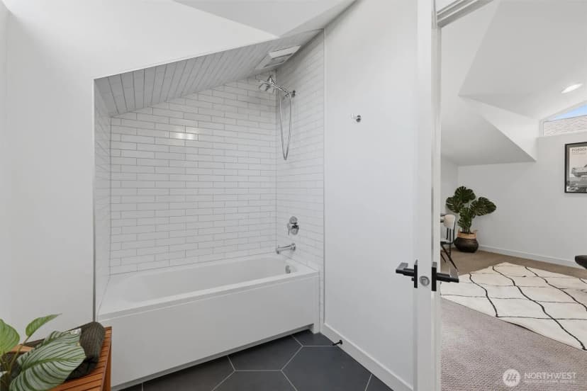 Property photo for 2415 Ne 77 Street, Seattle photo 18