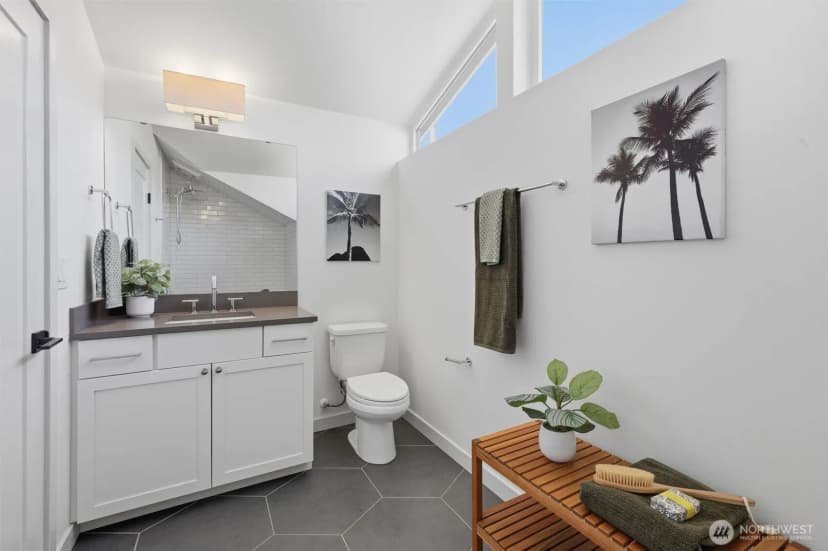 Property photo for 2415 Ne 77 Street, Seattle photo 17