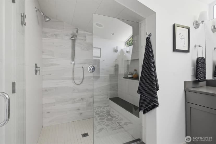 Property photo for 2415 Ne 77 Street, Seattle photo 14