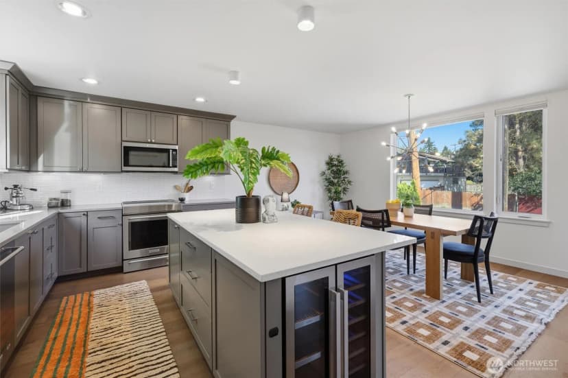 Property photo for 2415 Ne 77 Street, Seattle photo 9