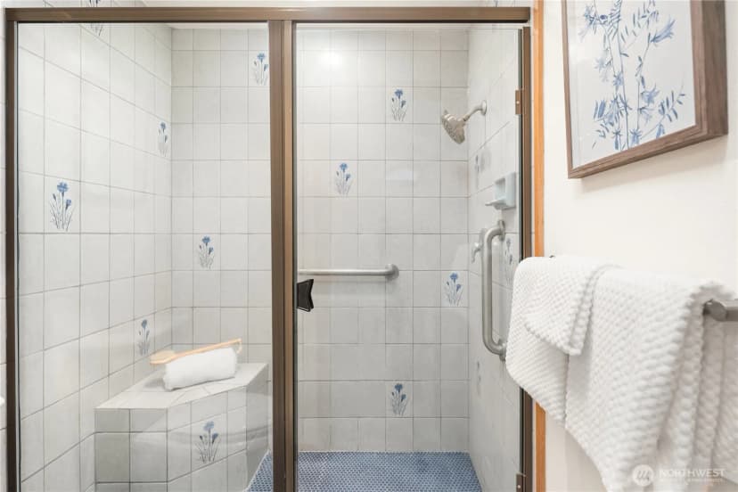 Property photo for 6121 Ne 175th Street #a308, Kenmore photo 26