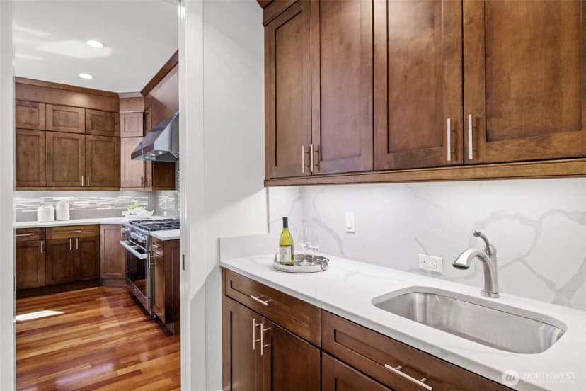 Property photo for 10425 Ne 15th Street, Bellevue photo 14