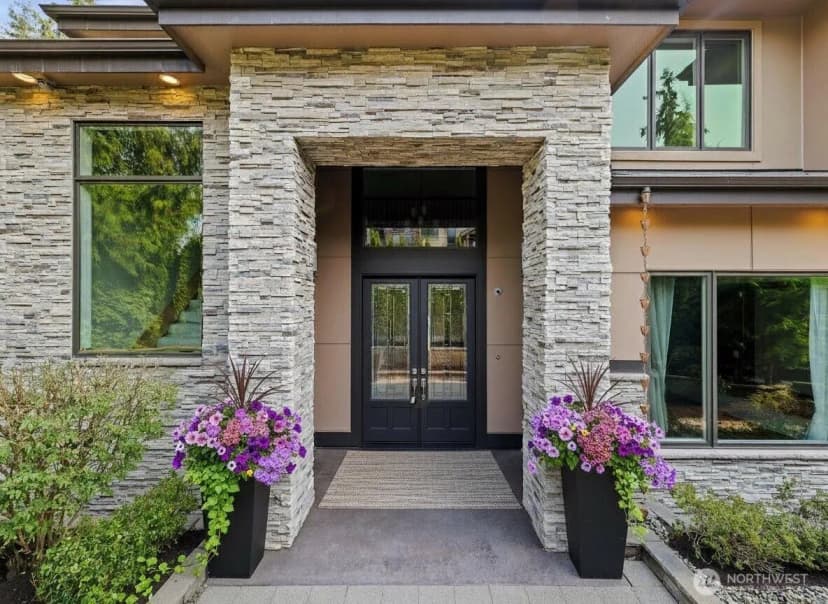 Property photo for 10425 Ne 15th Street, Bellevue photo 2