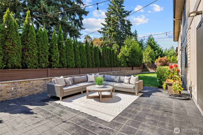 Property photo for 10425 Ne 15th Street, Bellevue photo 32