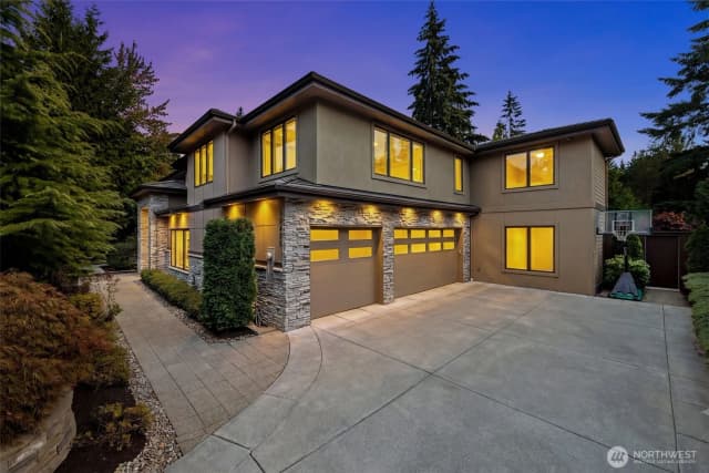Property photo for 10425 Ne 15th Street, Bellevue