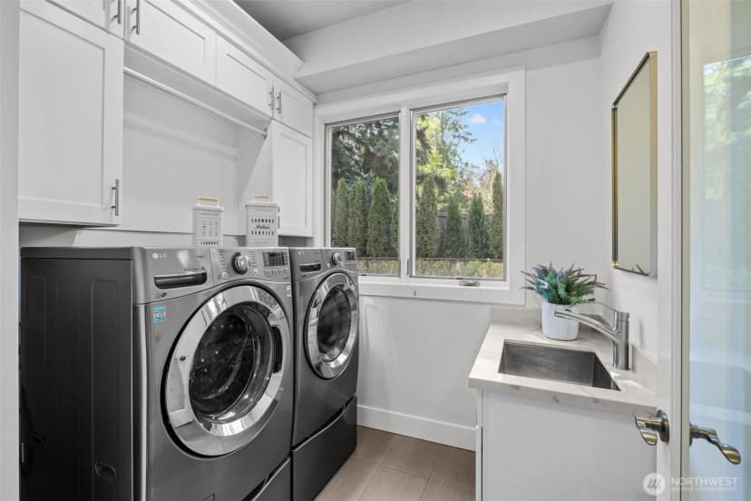 Property photo for 10425 Ne 15th Street, Bellevue photo 20