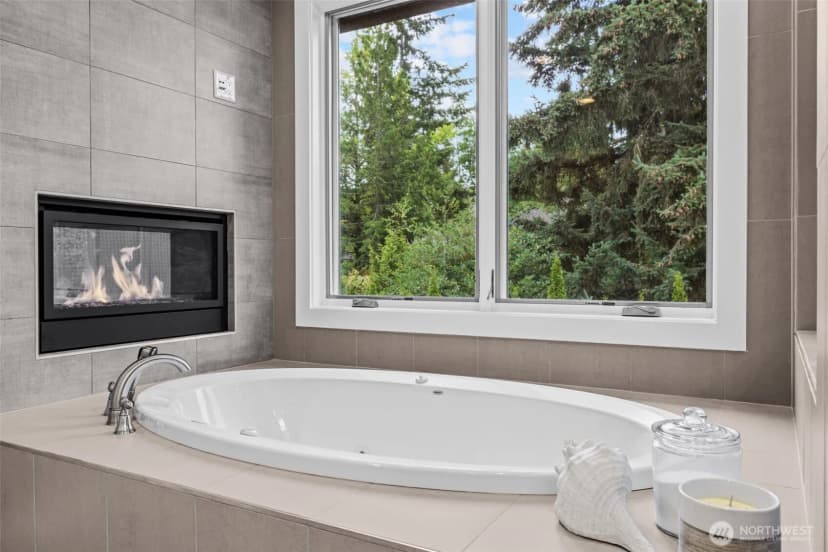 Property photo for 10425 Ne 15th Street, Bellevue photo 26