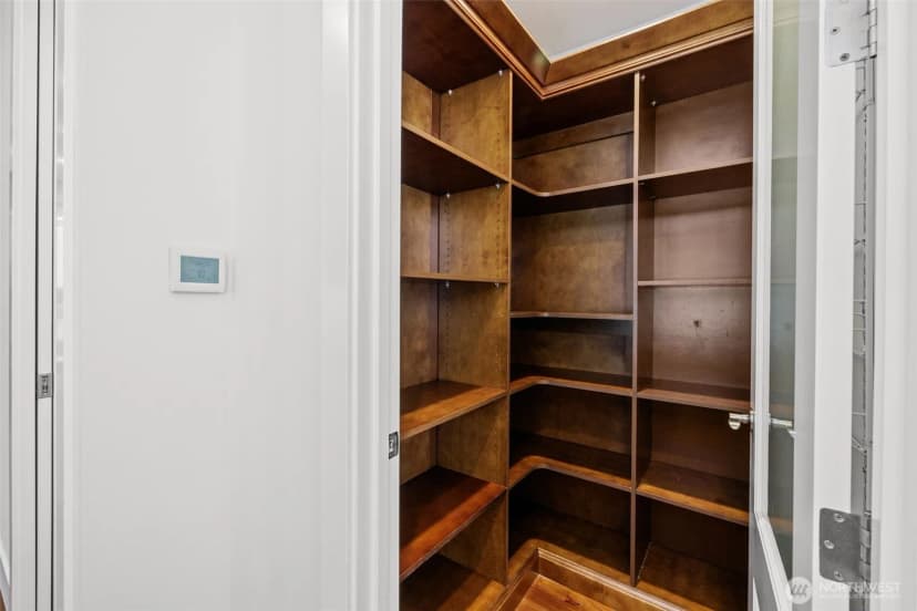 Property photo for 10425 Ne 15th Street, Bellevue photo 12