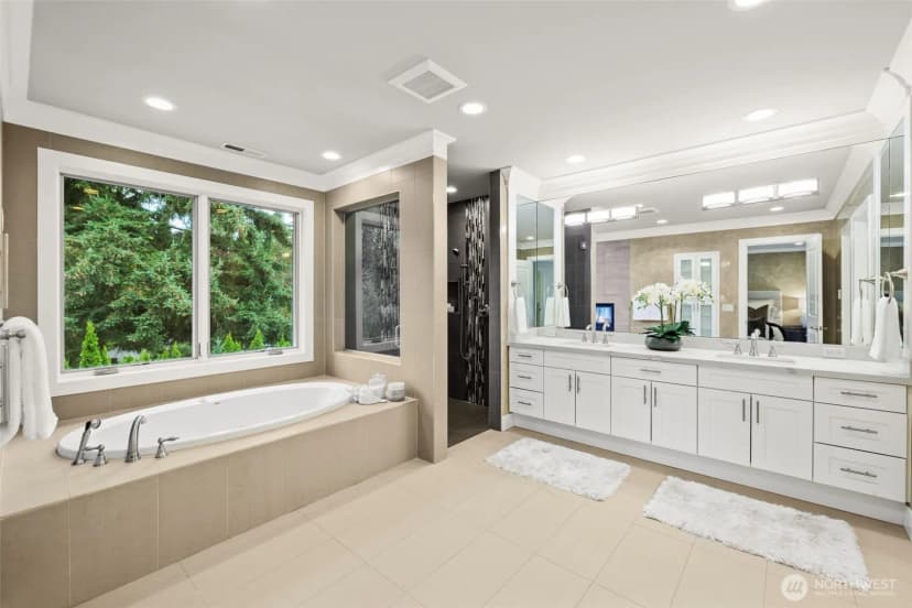 Property photo for 10425 Ne 15th Street, Bellevue photo 25