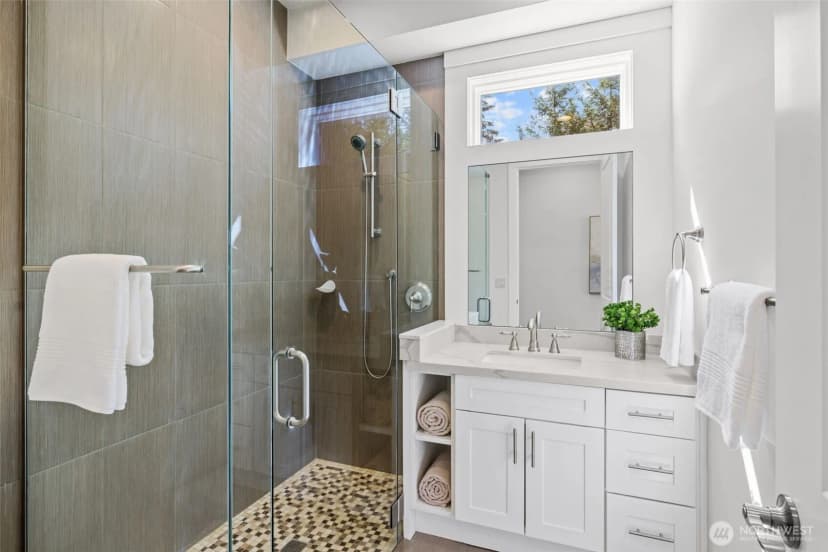 Property photo for 10425 Ne 15th Street, Bellevue photo 22