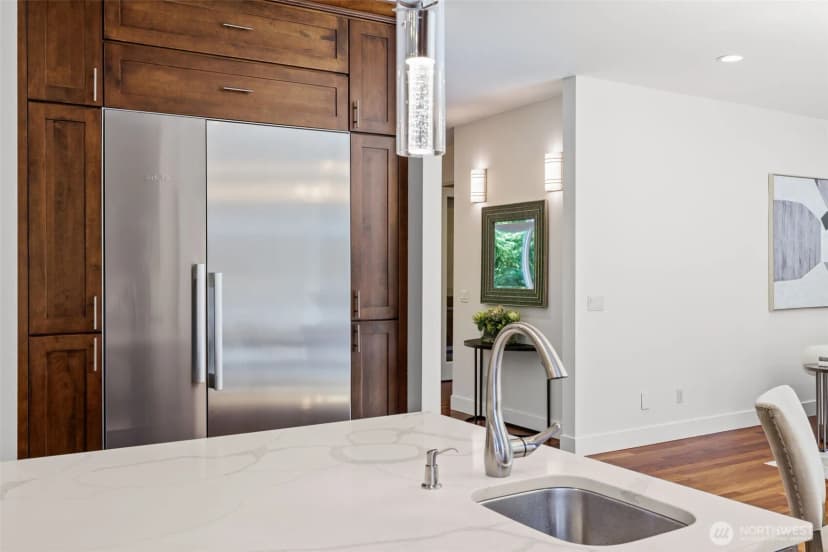 Property photo for 10425 Ne 15th Street, Bellevue photo 12
