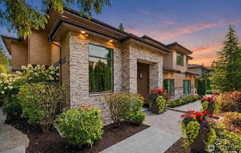 Property photo for 10425 Ne 15th Street, Bellevue